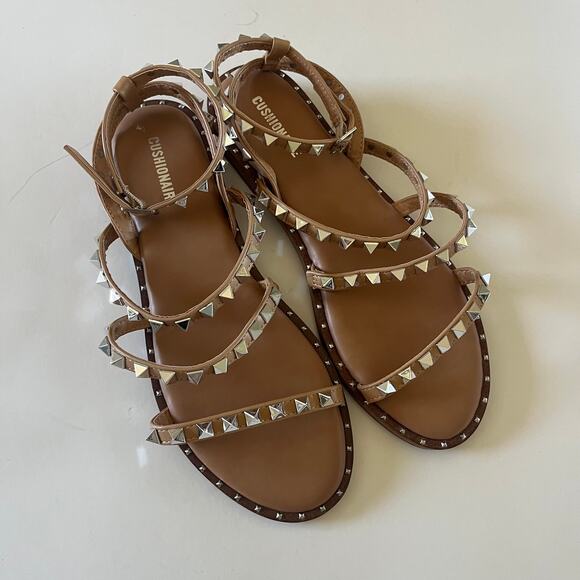 Cushionaire 'Talia' Women's 8 Studded Ankle Strap Sandal Tan Strappy - Picture 2 of 6